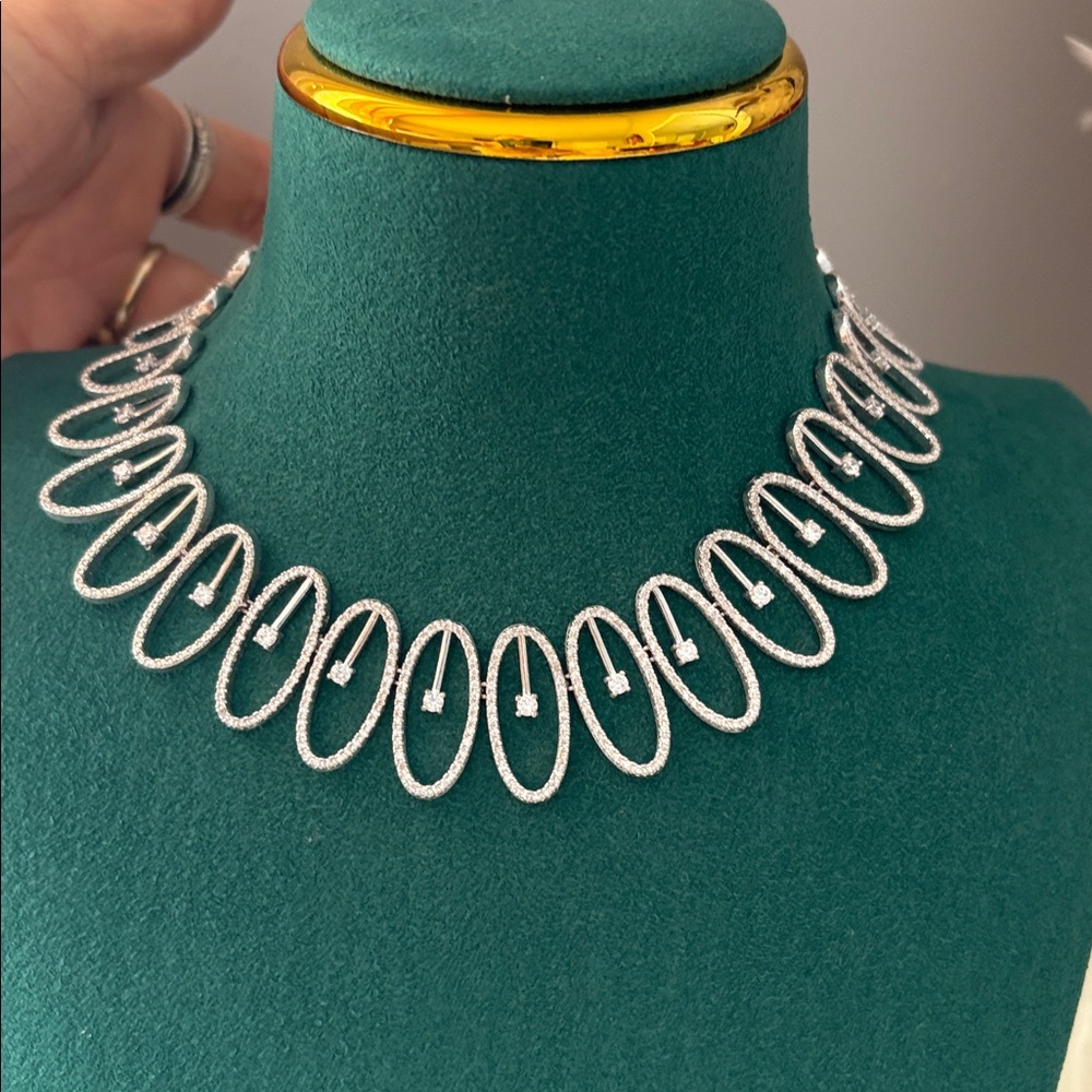 Jewelry necklace with crystal Swarovski, never used , live new